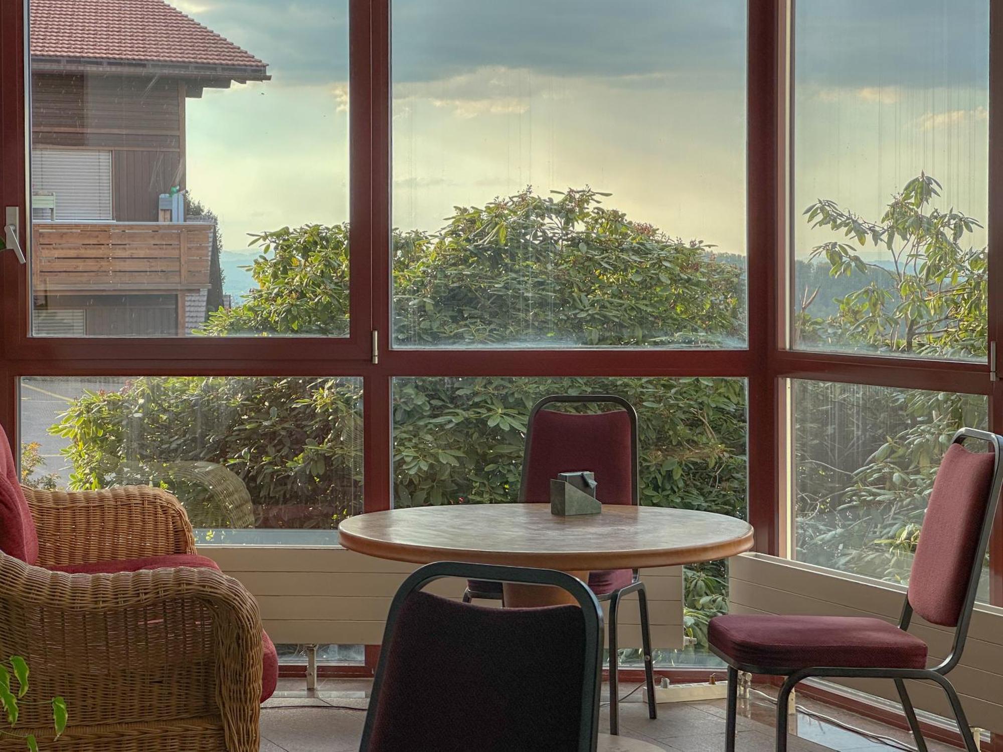 Hotel Aeschipark Aeschi Bei Spiez Luaran gambar